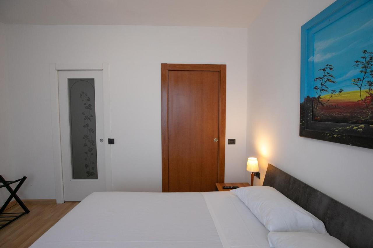 Mirea'S Rooms Ascoli Piceno Buitenkant foto